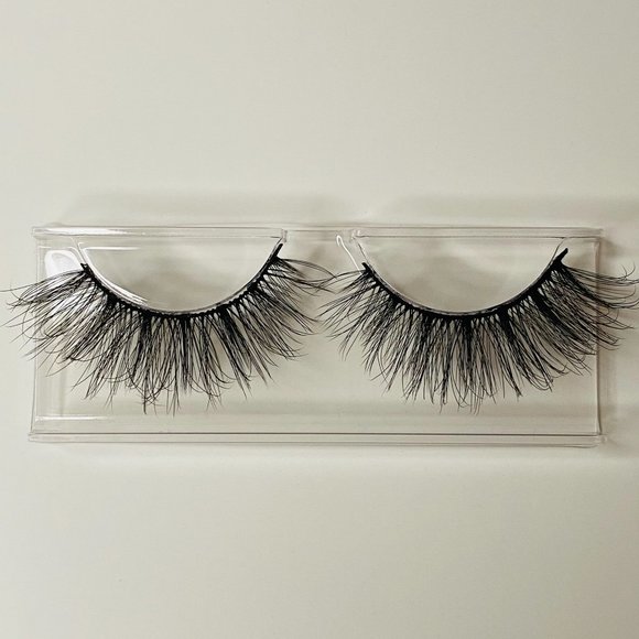 Classy Bitch lash - Picture 2 of 5